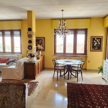 דירה Sunflower House *